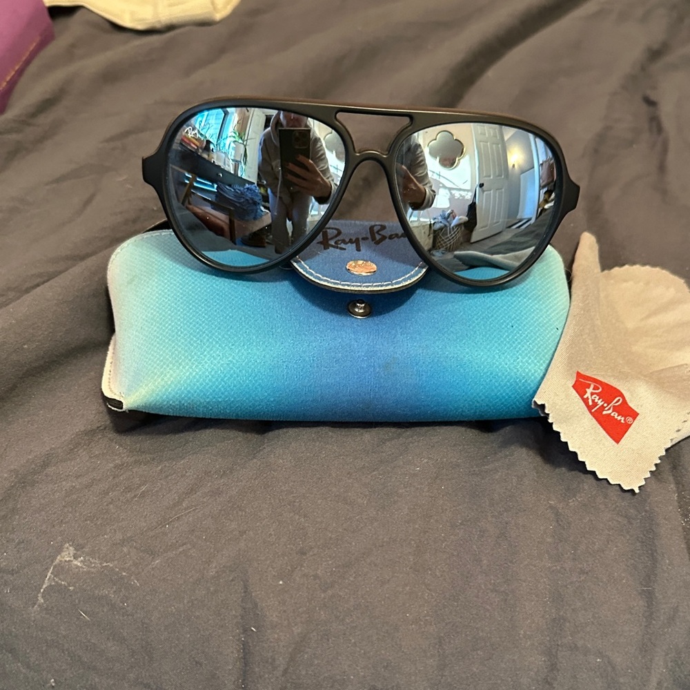 Ray-Ban Mirror Lens Sunglasses with Blue Case